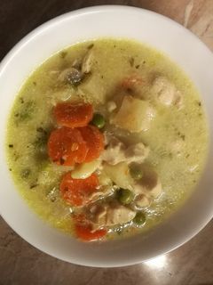 Tejszínes- tárkonyos csirkeragu leves 🍴 recept fotója