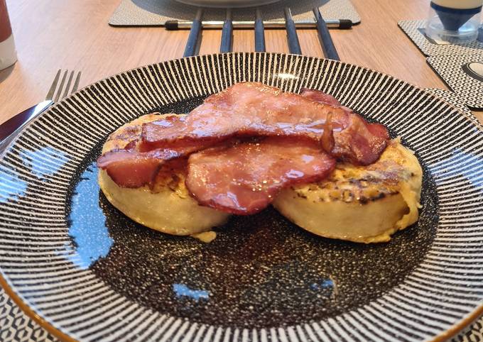 Eggy Crumpets, Bacon & Maple Syrup