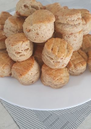 Töpörtős pogácsa "tönkölybúzalisztes" recept fotója