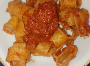 Foto di Paccheri con Tonno e Salsa di Pomodoro