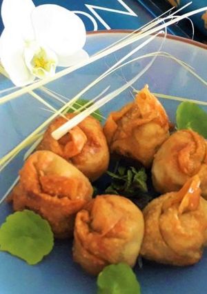 Une photo de Won- tons frits au poulet et crevettes