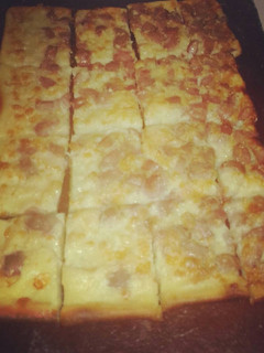 Una foto de Fainá de queso y panchos