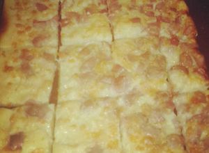 Una foto de Fainá de queso y panchos