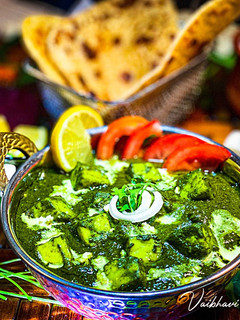 પાલક પનીર(Palak paneer Recipe in Gujarati) રેસીપી મુખ્ય ફોટો