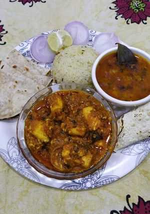 पनीर सब्जी, रुमाली रोटी, दाल फ्राई, जीरा राइस रेसिपी मुख्य फोटो