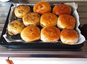 Una foto de pancitos con chicharron