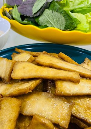 Hình của món Món chay dễ làm 🌱🍃: Đậu Hủ Um Chao - cuốn rau sống bánh tráng.
