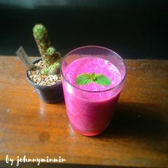 A picture of Mulberry milkshake🍹.