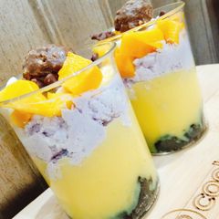 A picture of Layered mango 🥭 dessert.