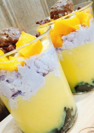A picture of Layered mango 🥭 dessert.