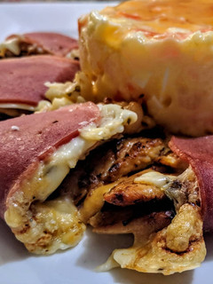 Una foto de ENVUELTOS De Tocineta🥓de Pavo con Pechuga de Pollo Teriyaki...!🎄