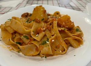 Foto di Pappardelle al Ragù di Salsiccia Fresca, Patate, Pomodorini Freschi e Passata di Pomodoro