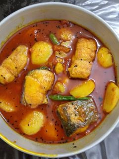 রুই মাছের ঝোল (rui maacher jhol recipe in Bengali) রেসিপির প্রধান ছবি