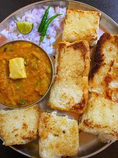 पाव भाजी (Pav Bhaji Recipe in Hindi) रेसिपी मुख्य फोटो