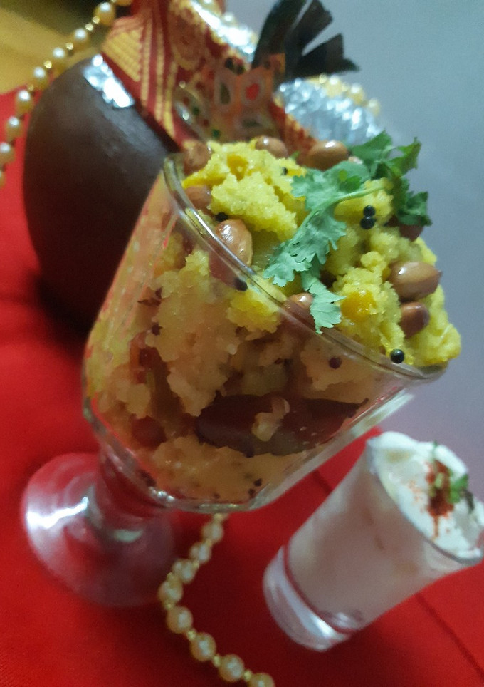 A picture of Upma with dahi handi.