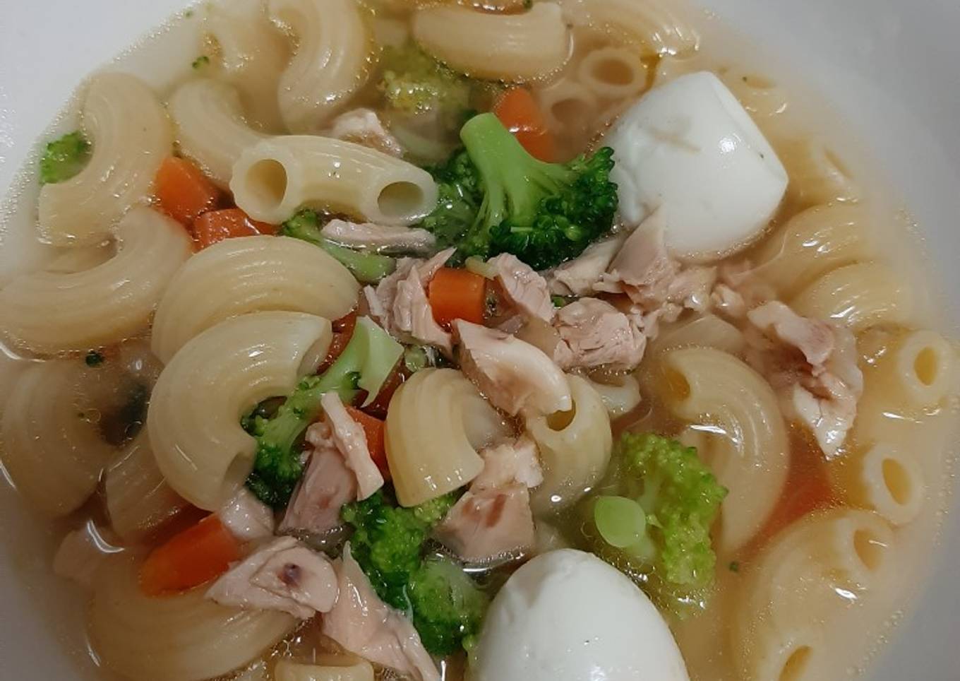 Sop ayam makaroni
