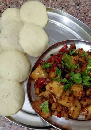 A picture of Idli.