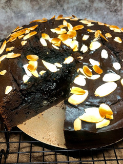 Hình của món Brownie Caramel Hạnh Nhân.