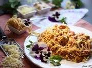 Una foto de salsa carbonara con bacon