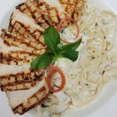 A picture of Fettuccine Alfredo Pasta.