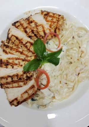A picture of Fettuccine Alfredo Pasta.