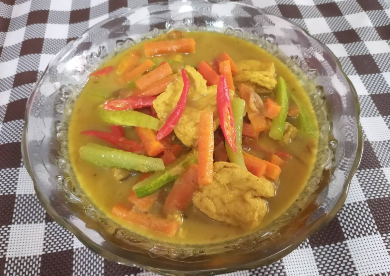 Tahu timun wortel masak kuah kuning