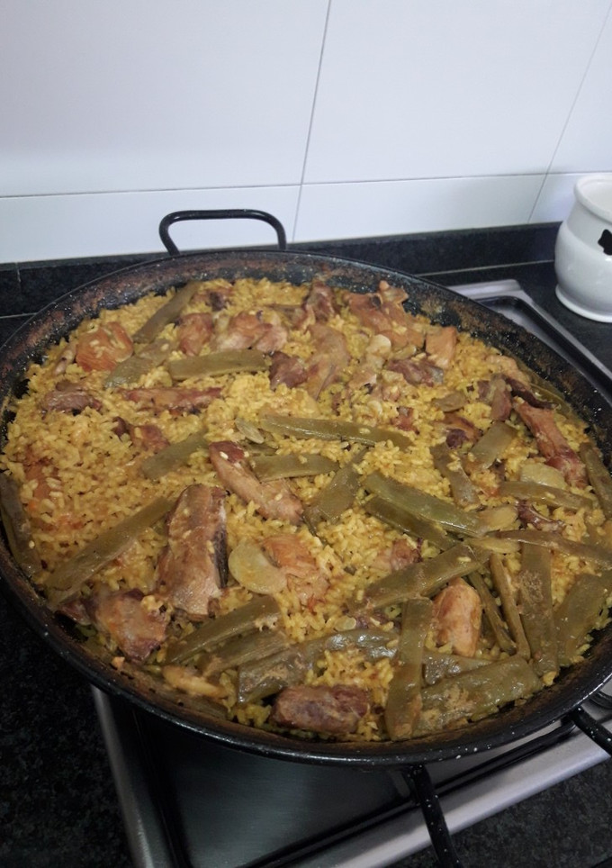 Una foto de Paella valenciana
