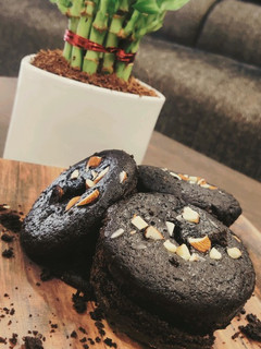 ચોકલેટ મફિન્સ (Chocolate Muffins Recipe In Gujarati) રેસીપી મુખ્ય ફોટો