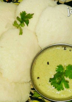 A picture of Microwave Idli in 3 minutes.