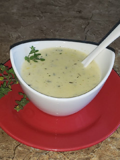Una foto de Salsa de queso azul y tomillo
