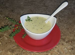 Una foto de Salsa de queso azul y tomillo