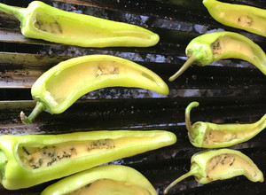 Una foto de Ají relleno a la parrilla