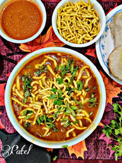 સેવ ઉસળ(sev usal recipe in gujarati) રેસીપી મુખ્ય ફોટો