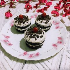 Oreo Cup Cakes A picture of Oreo Cup Cakes.