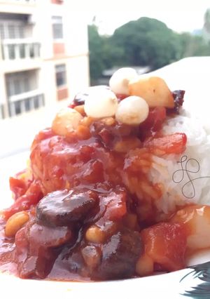 A picture of Baked Bean With Sausage And Pearl Garlic.