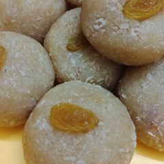 A picture of Oats laddoos.