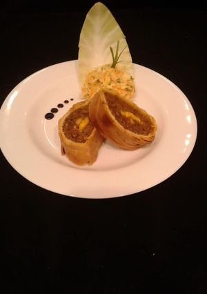 Una foto de Pastel tipo wellington de carne de cerdo picada!