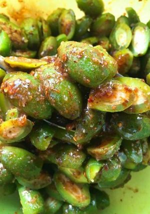 Hình của món Nhót Xanh Dầm Muối Ớt.