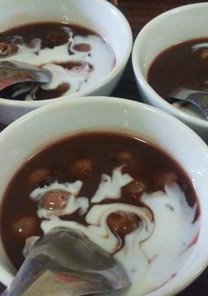 Hình của món Chè gạo nếp cẩm, long nhãn, cốt dừa.