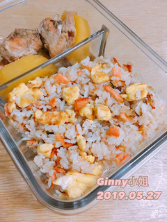 ［清冰箱］一人份鮭魚蛋炒飯 的食譜成品照片