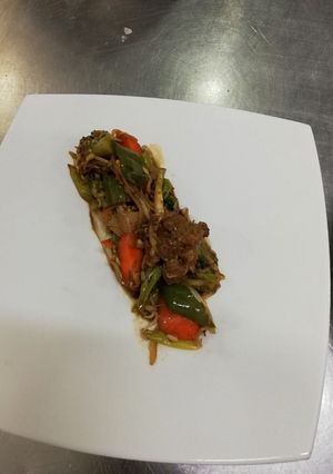 Una foto de Carne y vegetales