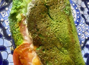 Una foto de Tortilla de espinacas rellena