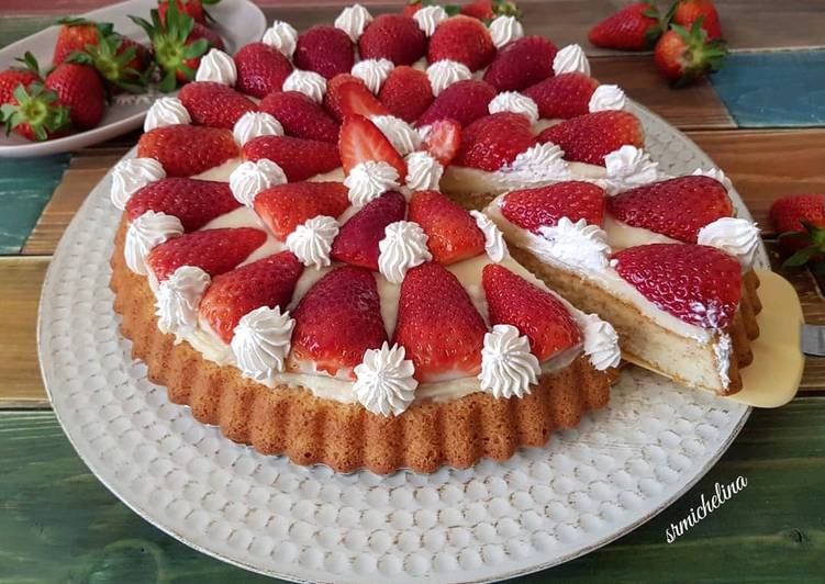 Crostata morbida con fragole e crema pasticcera 🍓🍰