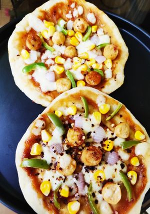 A picture of Pizza in Pan No Yeast no oven.