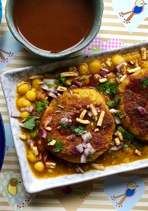 A picture of Aloo tikki.