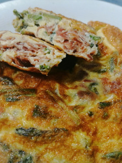 Una foto de Tortilla de espárragos con jamón