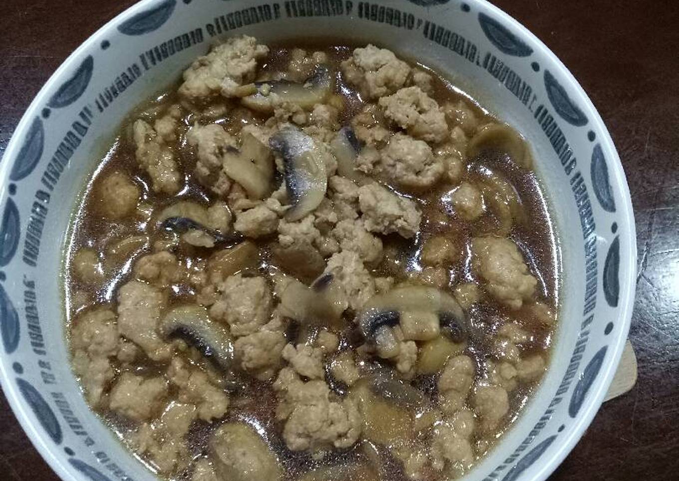 Babi jamur champignon