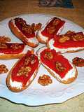 Panecillos integrales crujientes con queso crema y membrillo