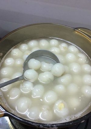 Hình của món Chè long nhãn hạt sen.