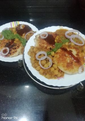 A picture of Tikki Chana Chaat.